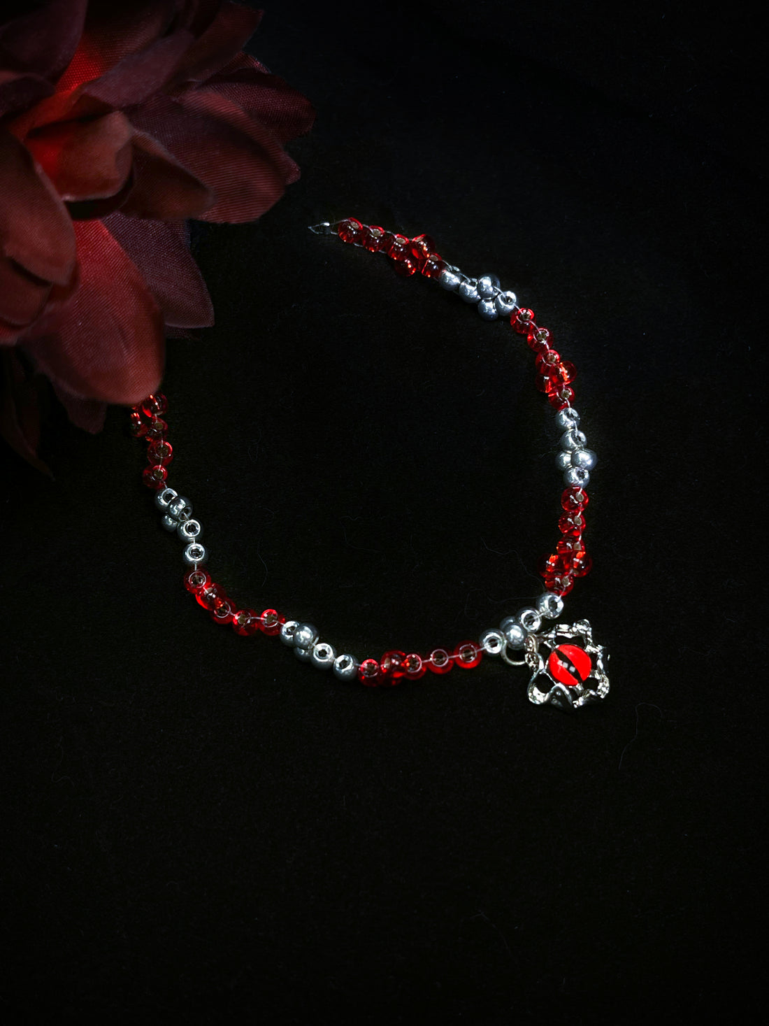 Mirada Escarlata - Kit de mini pulsera de cuentas DIY - Shine Shine DIY