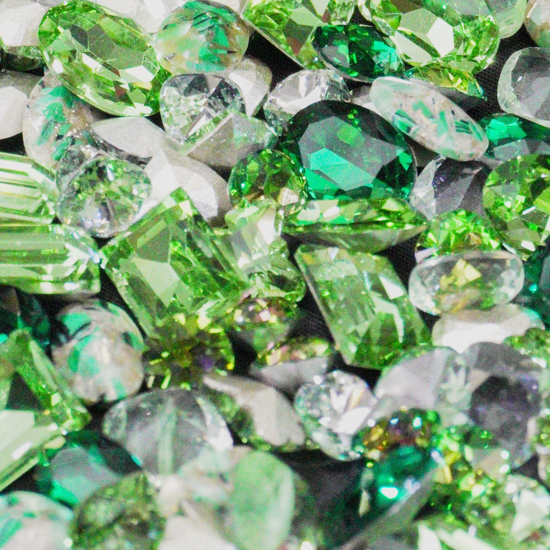 Verdant Gleam-Shine Shine DIY K9 Nail Charms